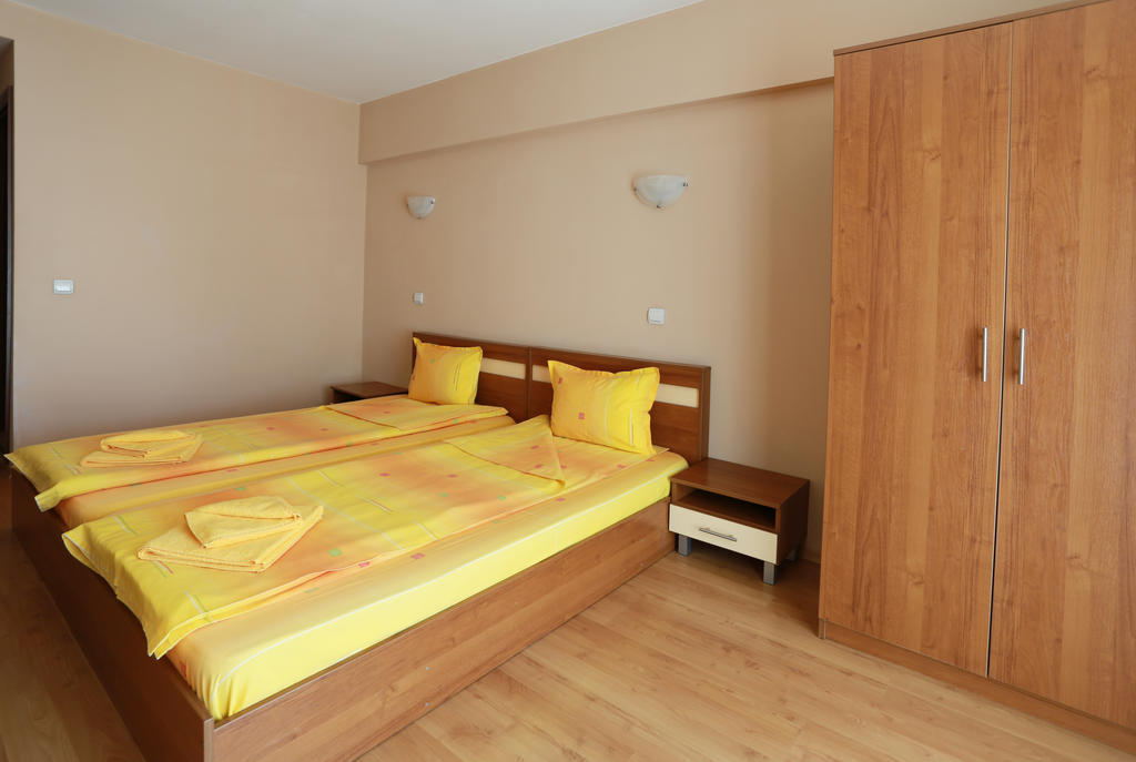 Acropolis Hotel Pazardzhik Rum bild