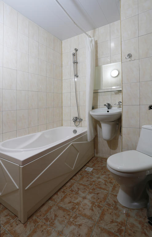 Acropolis Hotel Pazardzhik Rum bild