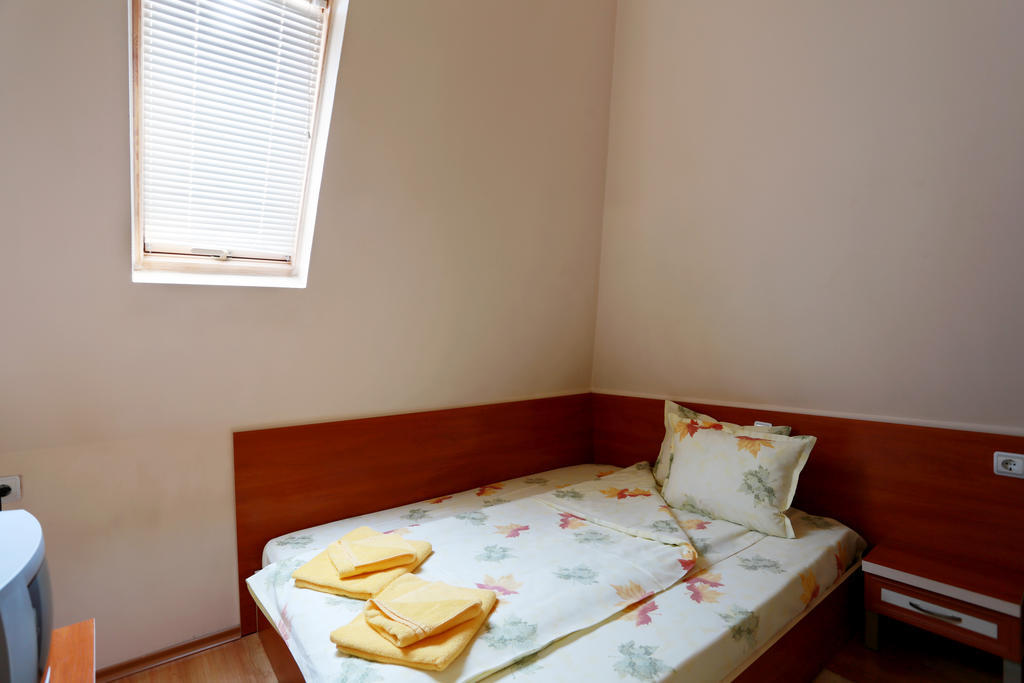 Acropolis Hotel Pazardzhik Rum bild