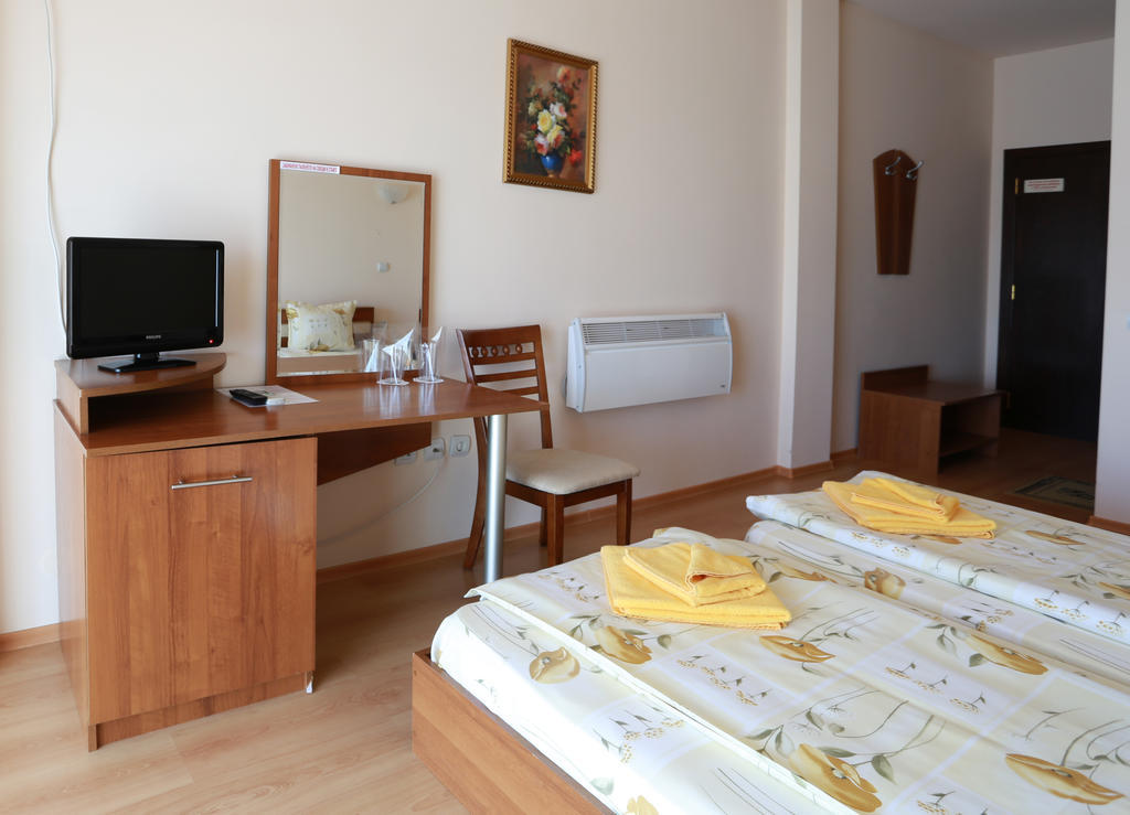 Acropolis Hotel Pazardzhik Rum bild